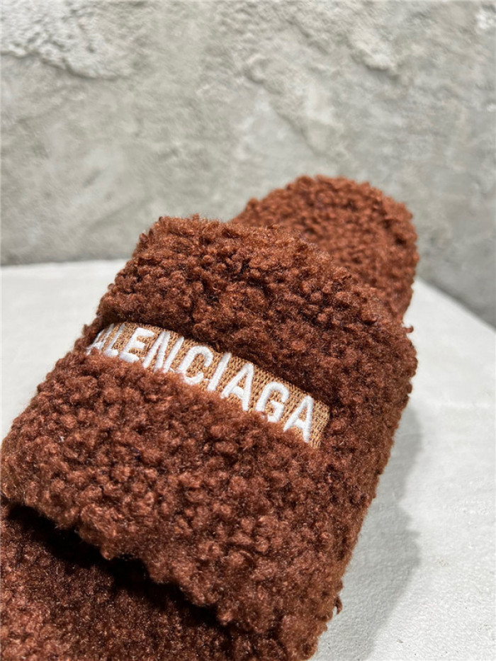 BLCG SLIPPERS