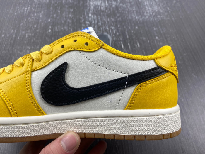 Travis Scott x Air Jordan 1 Low DZ4137-700