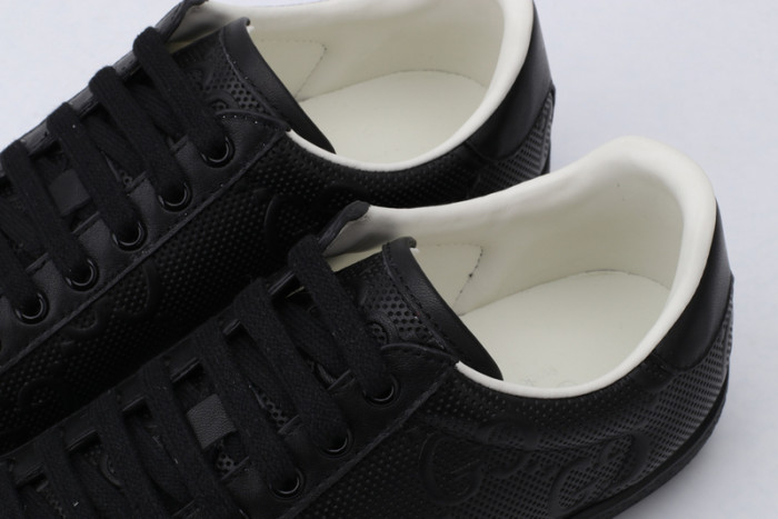 Gv*c ace embroidered low-top sneaker 431942a38g09065