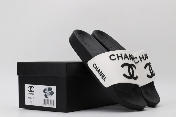 CH*NEL SLIPPERS